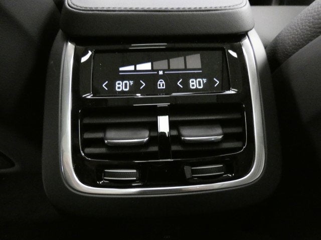2024 Volvo XC90 Recharge Plug-In Hybrid Core Bright Theme